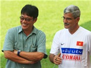 Bóng đá anh, ngoại hạng anh, lịch thi đấu euro 2012, Ý kiến chuyên gia: “Kiêm nhiệm thì rất khó”